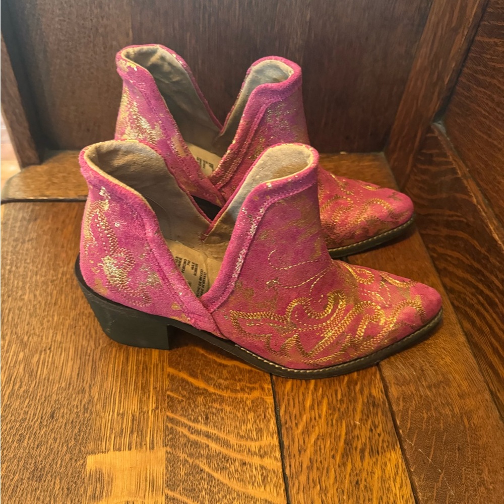 Circle G Fuchsia and Gold Ankle Boots